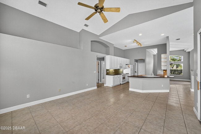 Building Photo - 1201 Hampstead Ln