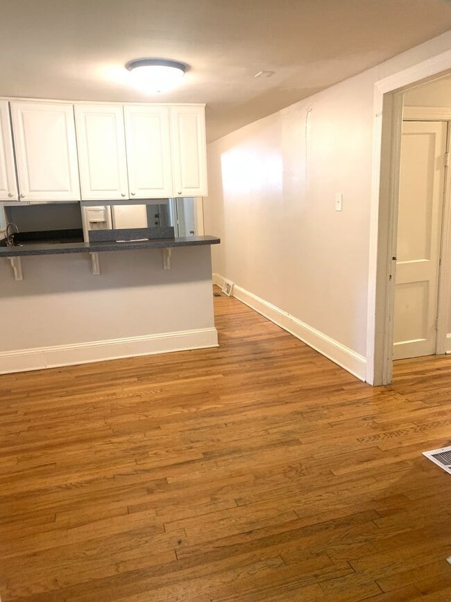 Building Photo - 4 bedroom single-family house near Cameron...