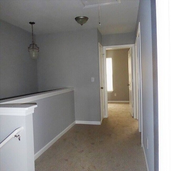 Building Photo - 3BR/2.5BA Townhome in Cobblestone Cove, Move In Ready - Paint and Flooring is new