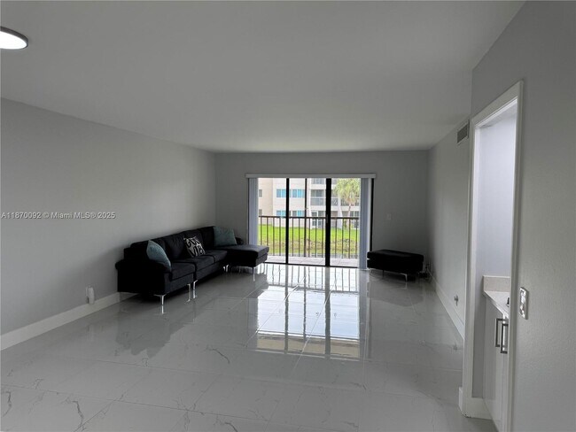 Building Photo - 150 Lakeview Dr
