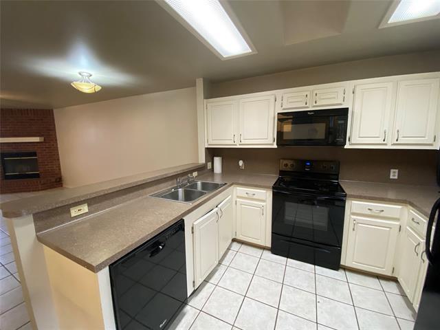 Building Photo - 3241 Lexington Dr