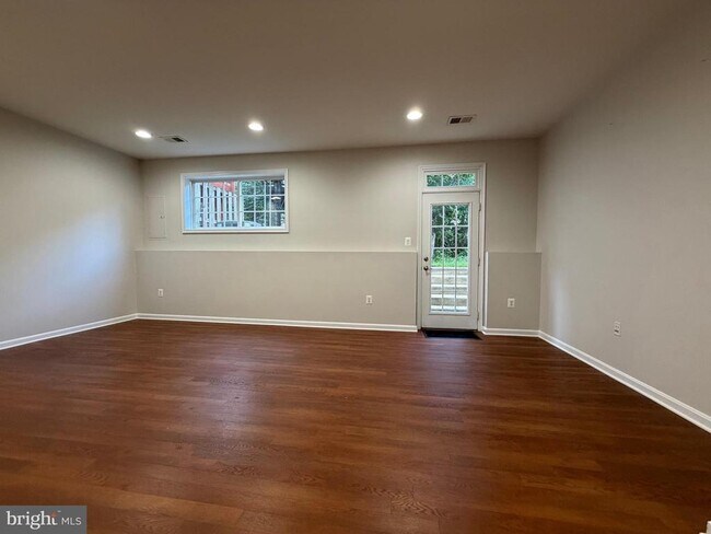 Building Photo - 5669 Faircloth Ct
