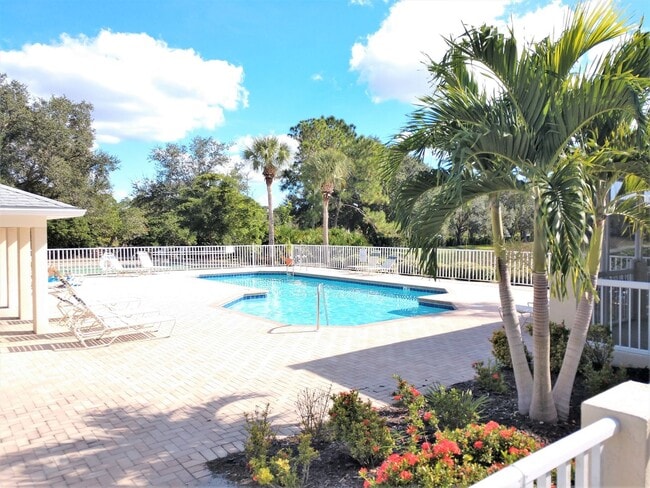 Building Photo - Annual Furnished - Attractive 2 Bedroom 2 Bathroom Plus a Den Condo with 2nd floor Reserve View!