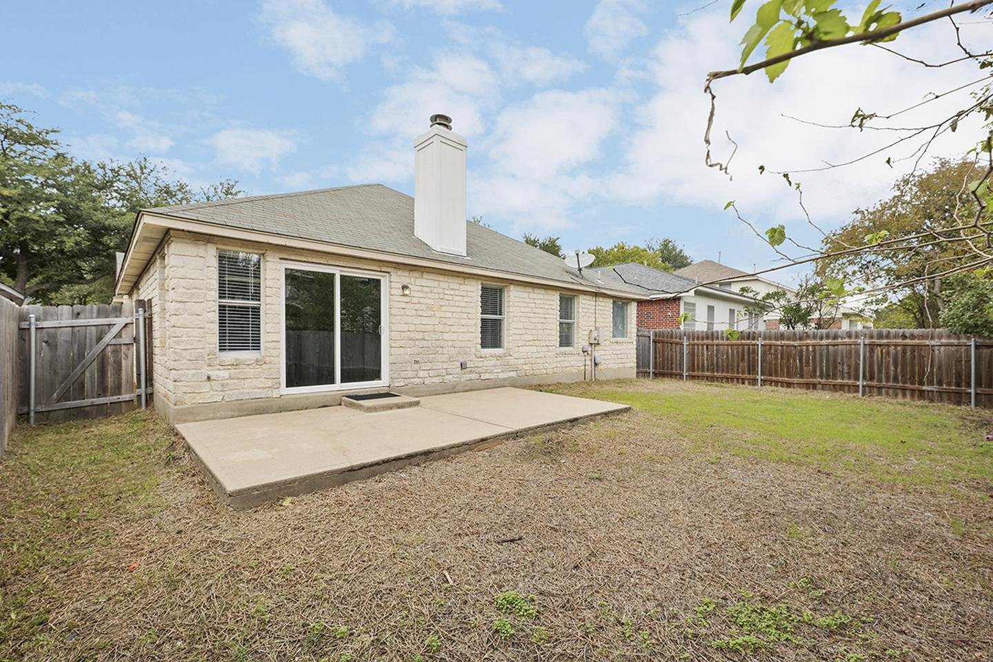 Building Photo - Spacious & comfy Willow Run home by Mills Pond