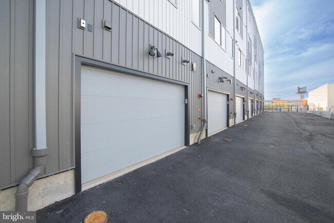 Building Photo - 3013 Evergreen Walk