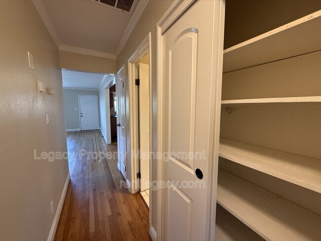 Building Photo - 309 Plum St