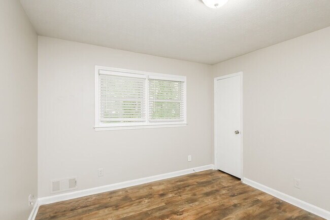 Building Photo - 2264 Old Concord Dr SE