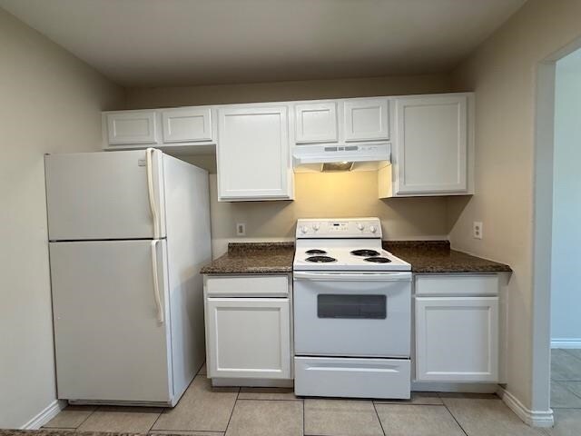 Building Photo - 2720 Camelot Dr