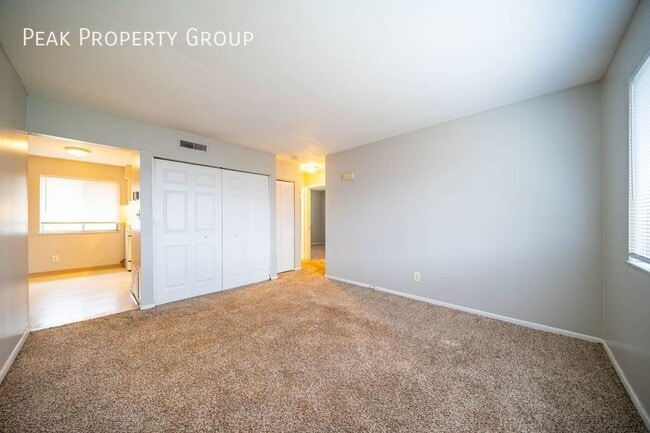 Building Photo - 311 E Jenkins Ave
