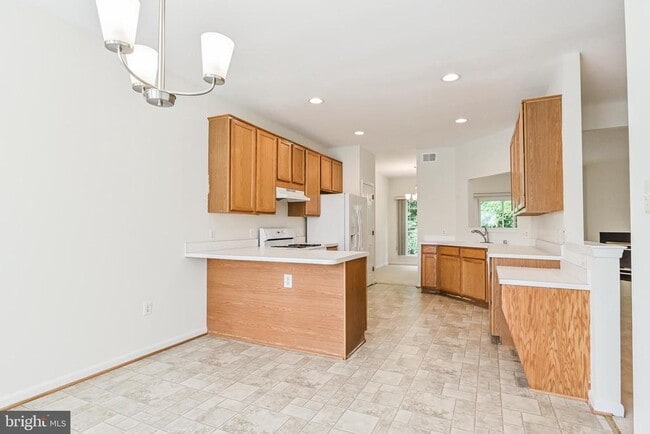 Building Photo - 8373 Millwood Dr