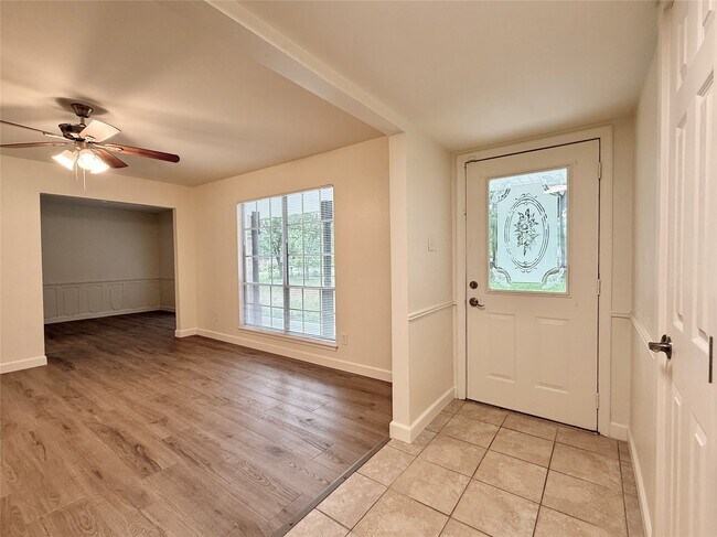 Building Photo - 2043 Cherry Laurel Dr