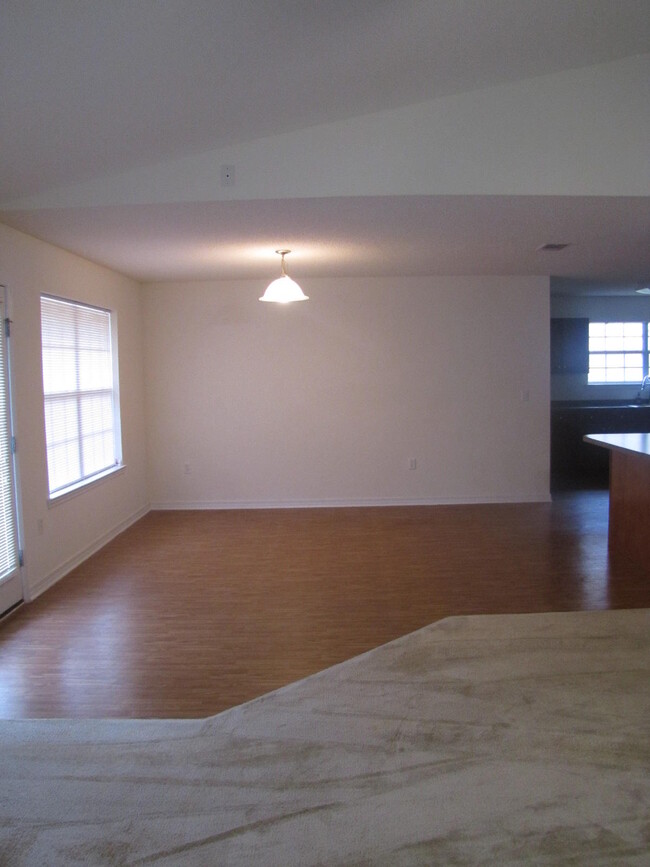 Building Photo - 181 Conquest Ave