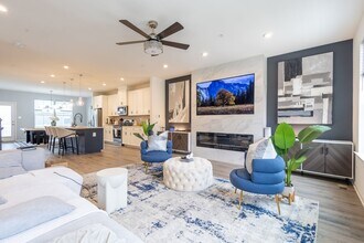 Building Photo - Stunning 3 BR/2 Full BA & 2 Half BA Townho...