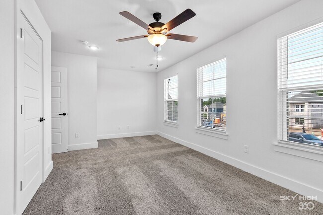 Building Photo - 2196 N Woodlark Ln