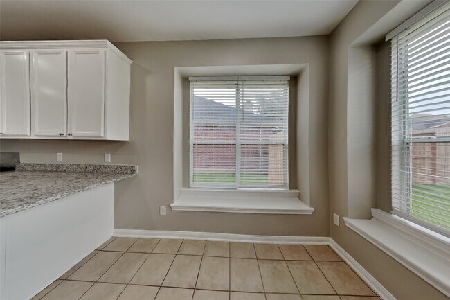 Building Photo - 6714 Village Bridge Dr