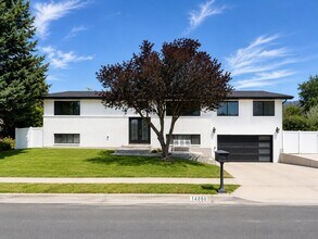 Building Photo - 4860 Country Club Dr