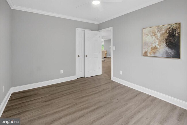 Building Photo - 3305 W Coquelin Terrace
