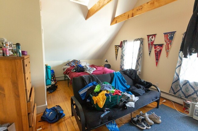 Building Photo - NO BROKER FEE!  SPACIOUS AND BRIGHT BRIGHTON CTR 5 BED/3 BATH AVAIL 9/1