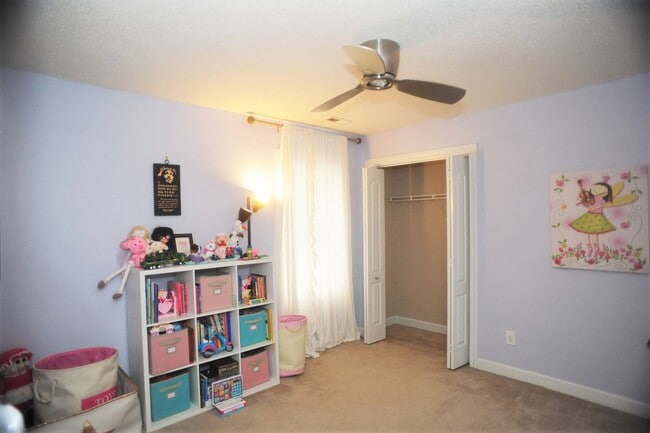 Building Photo - Updated Stunner