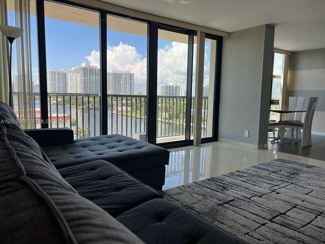 Building Photo - 2017 S Ocean Dr