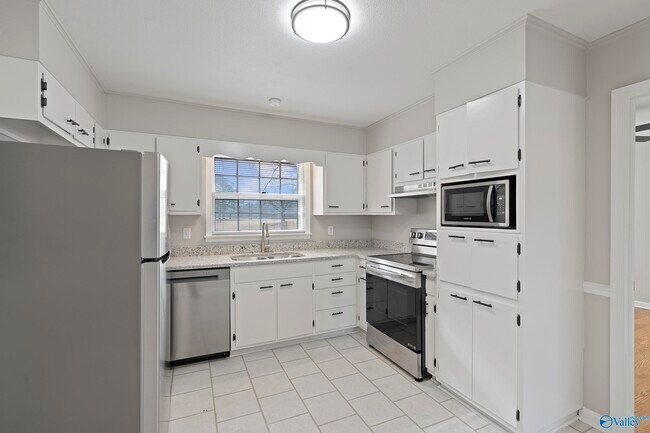 Building Photo - 1723 Laverne Dr NW