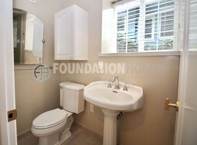 Building Photo - Charming Mill Valley Home with Backyard Office – Prime Boyle Park Location, Just a 5-Minute Walk ...