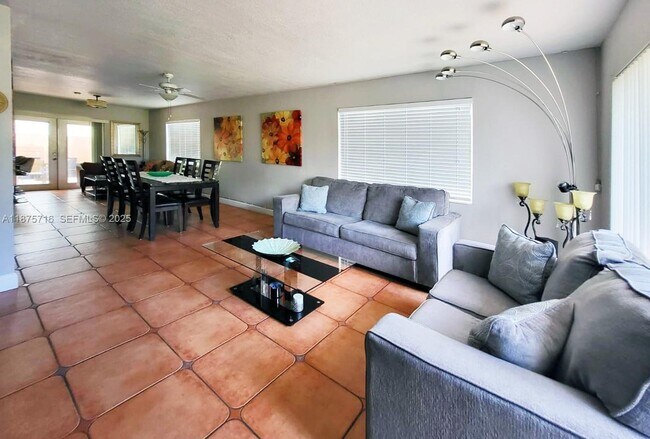 Building Photo - 8497 SW 137th Ave