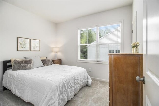 Building Photo - 2016 Bixby Byway Dr SE