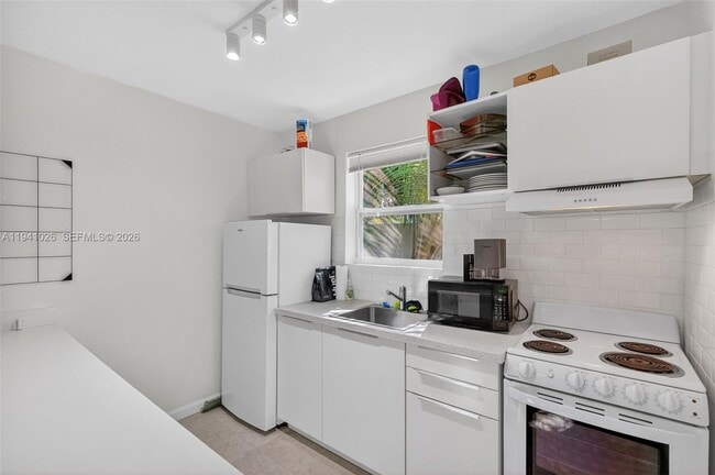 Building Photo - 3676 Oak Ave