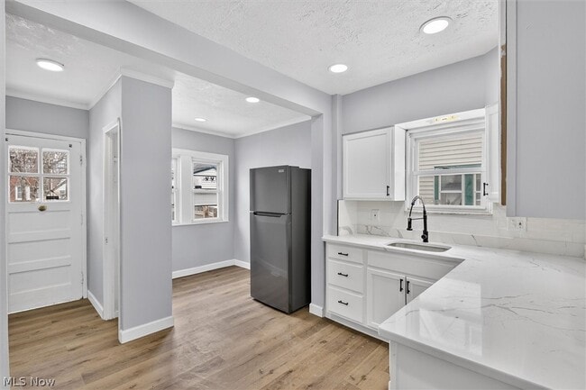 Building Photo - 231 E 210th St