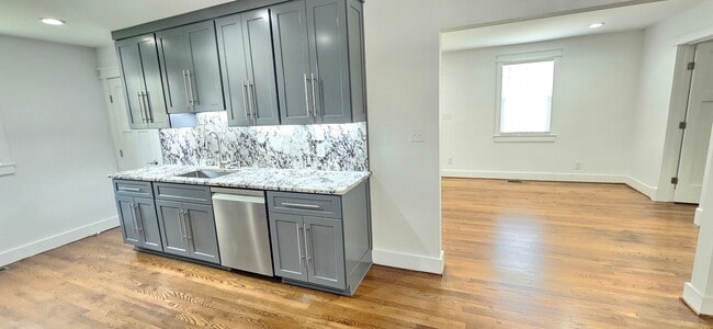Building Photo - 707 Pegram Ln