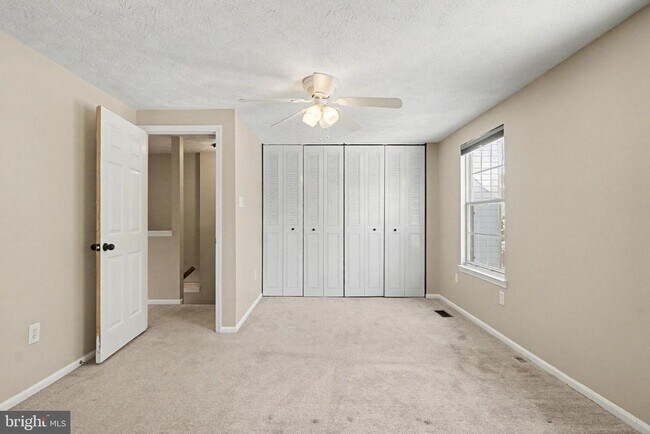 Building Photo - 1713 Chesterfield Square