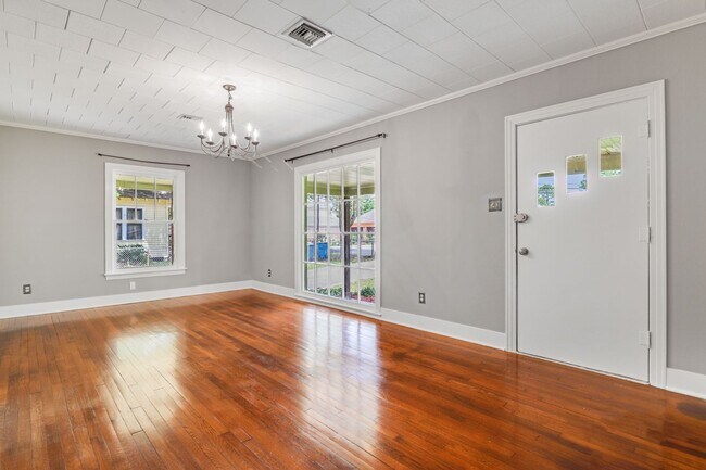 Building Photo - Super cute 2 bed, 1 bath home in Lafayette!