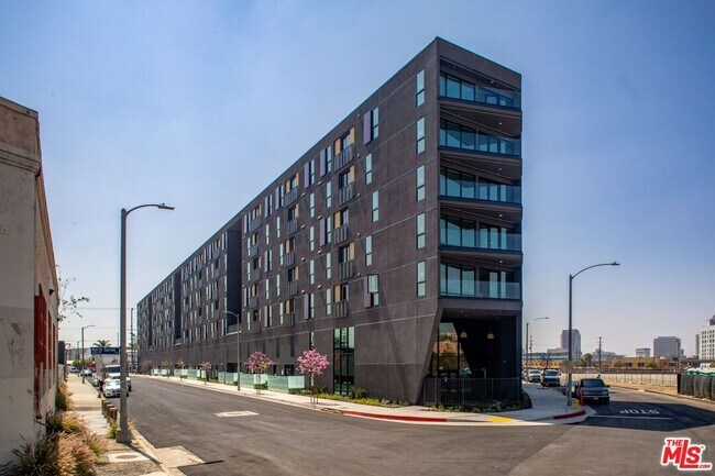 Building Photo - 1101 N Main St