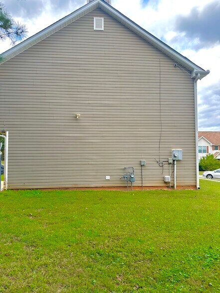 Building Photo - 325 Newburgh Pl