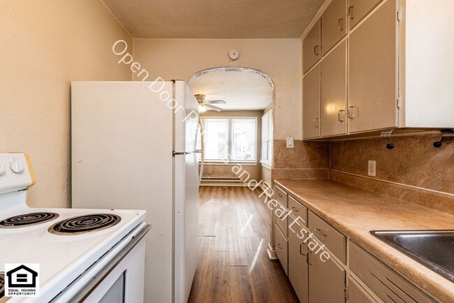 Building Photo - 122 N Grant St