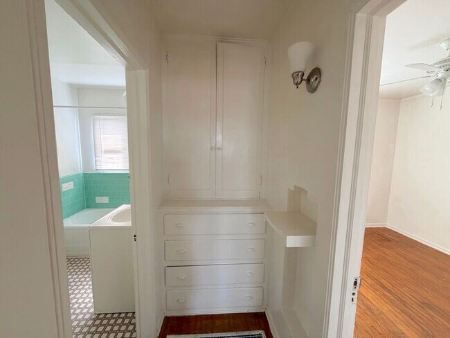 Building Photo - Reno Affordable House 3 Bedroom/1 Bath/ 1 Cat Friendly