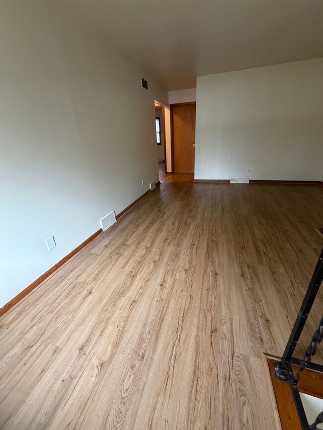 Building Photo - Creek