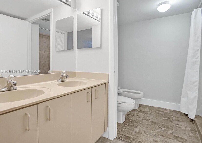 Building Photo - 1 Alhambra Cir