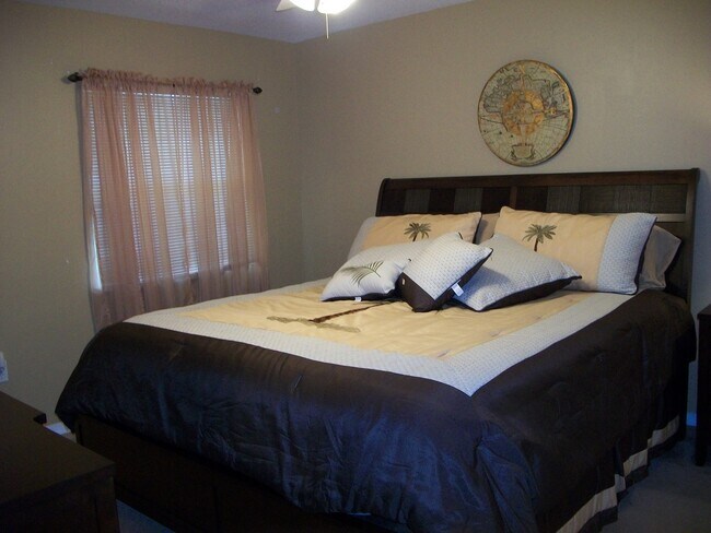 Building Photo - BEAUTIFULLY FURNISHED, 3 BEDROOM 2 BATH,  VACATION CONDO!