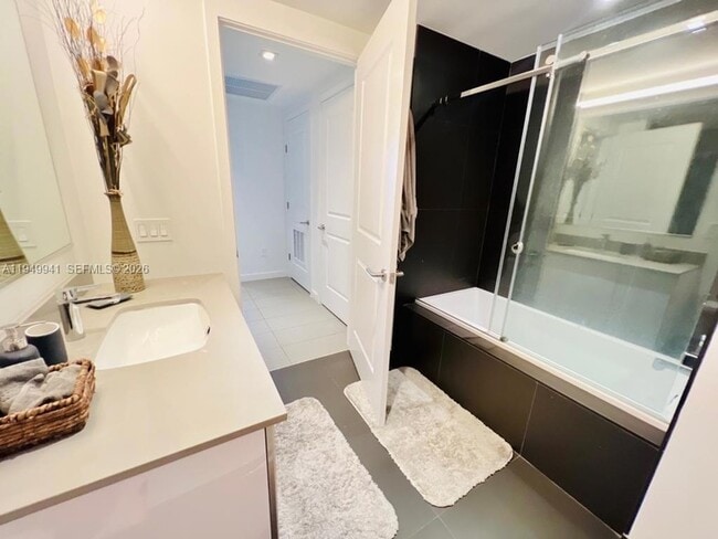 Building Photo - 1600 NE 1st Ave