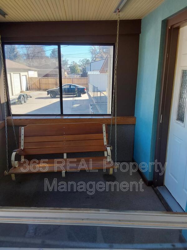 Building Photo - 930 20th Ave