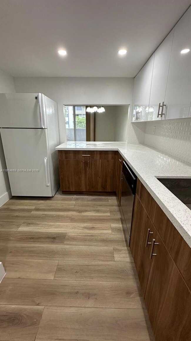 Building Photo - 10000 NW 80th Ct