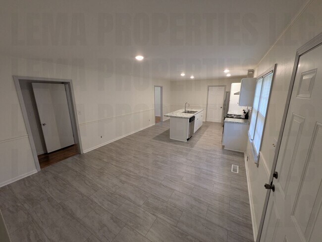 Building Photo - 4612 Daugette Dr NW