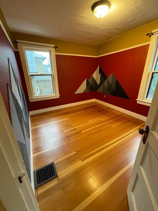 Building Photo - 2002 NE 13th Ave