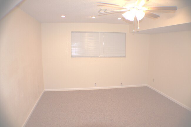 LOWER LEVEL - 2820 Independence St