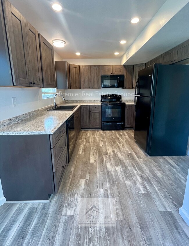 Building Photo - 8145 Camfield Cir