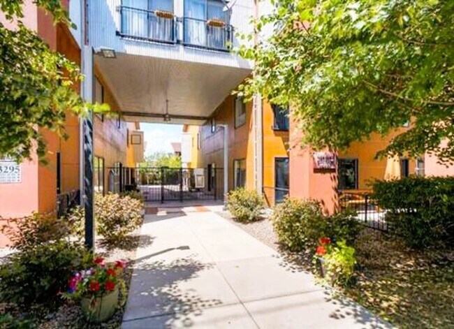 Building Photo - 2 Bedroom 2 Bathroom Loft Condo in RiNo (R...