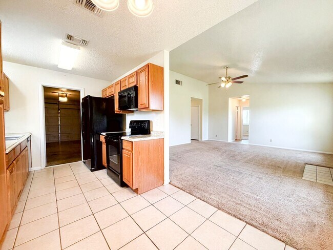 Building Photo - 2607 Bluebonnet Dr