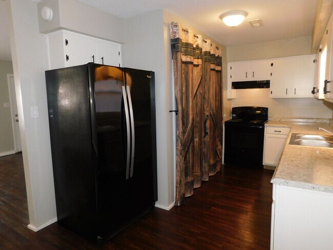 Building Photo - Charming Home in Havelock